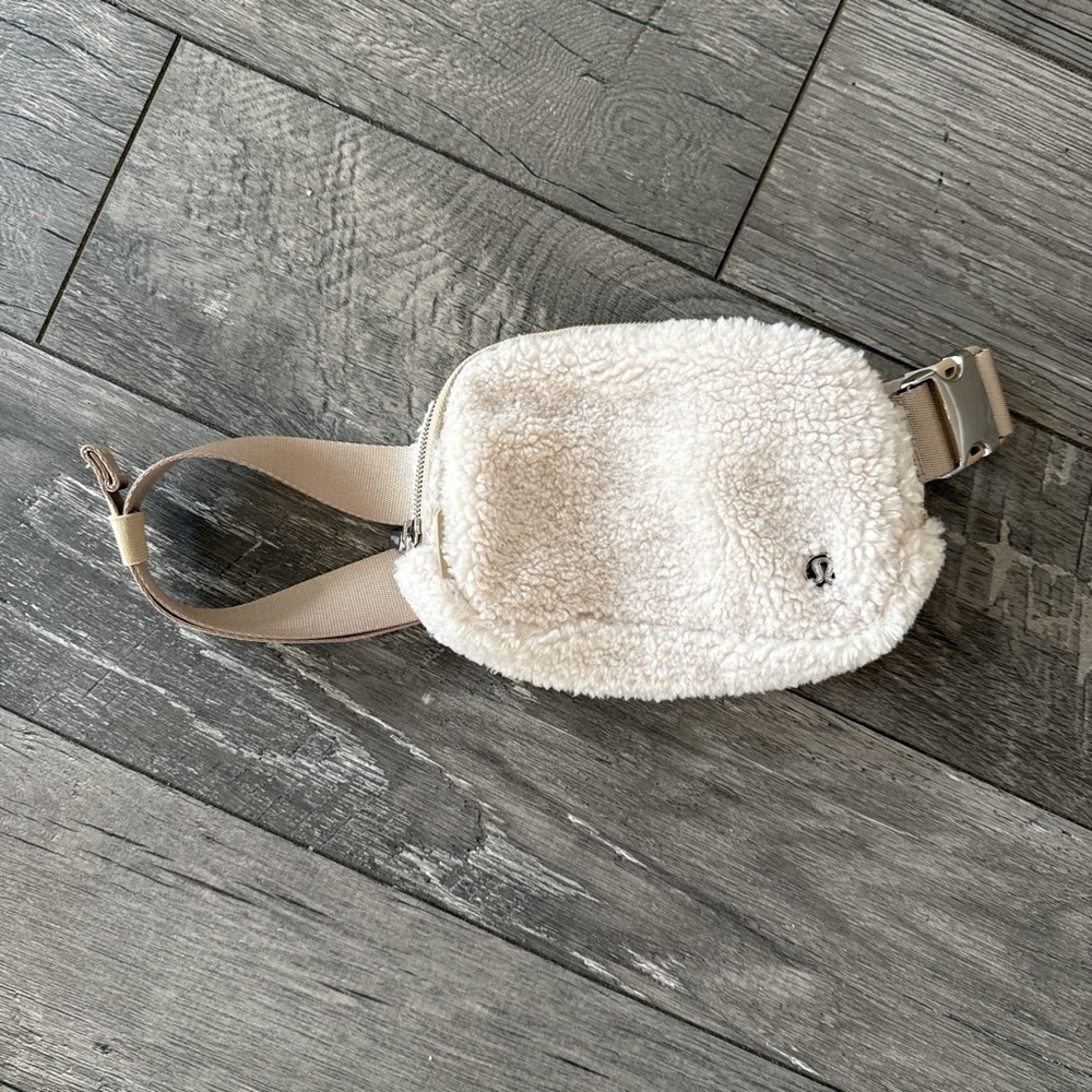 Lululemon Sherpa Belt Bag